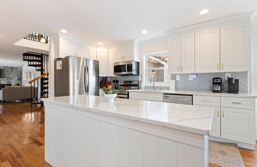 North Casa | Water front Oasis with pickle-ball court and hot tub