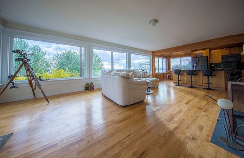 Des Moines Casa | Water Front Property