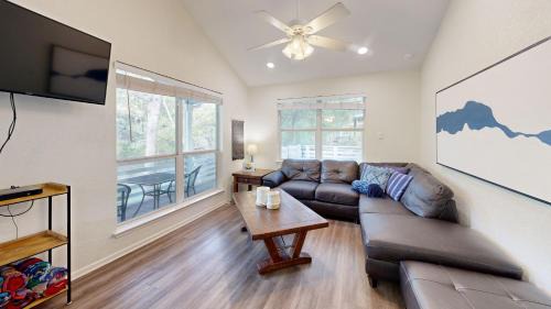 New Braunfels Casa | Water Haus