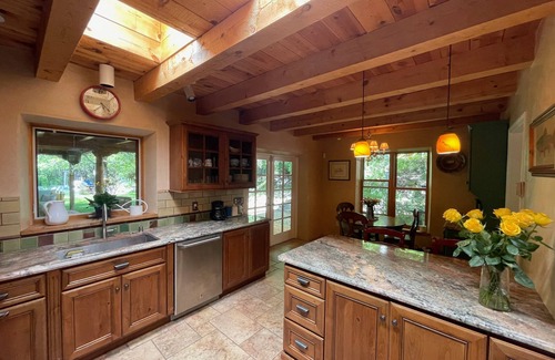 Tesuque Casa | Water in the Desert!/Plaza-7min/National Forest-4min/3BR/Pets/Unique & Magical!