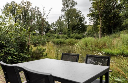 Schaijk Casa | Lodge junto al lago en una exuberante vegetación