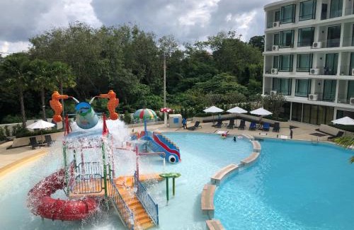 Rawai Apartamento | Water park Rawai Beach 200m Nai Han king bedroom