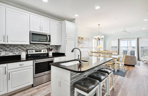 Waters Edge Casa | Water's Edge 114 - River Daze - Premier Riverfront Townhome - Pool & Fishing Pier!