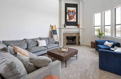Roanoke Casa | Water's Edge Bliss: Fort Worth Getaway W/ Pool