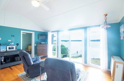 Franklin Casa | Water's Edge - George's Pond