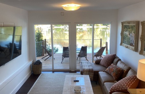 Lake Wylie Cabaña | Water's Edge Lakefront Escape On Lake Wylie!