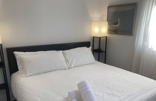 Lake Wylie Cabaña | Water's Edge Lakefront Escape On Lake Wylie!