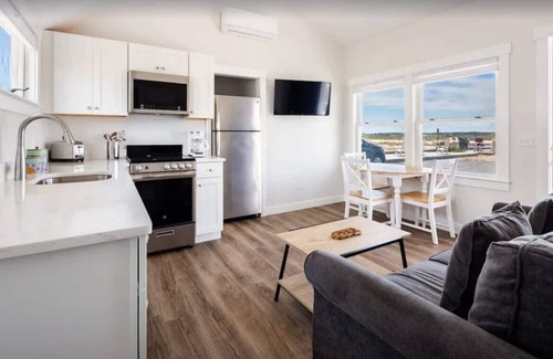 North Truro Condominio | Water's edge renovated Condo with Marina Views