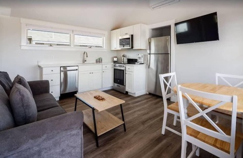 North Truro Condominio | Water's edge renovated Condo with Marina Views