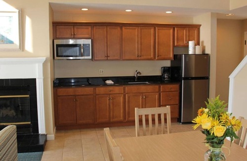 Westbrook Center Casa | Water's Edge Resort y spa con piscina cubierta y al aire libre y playa. Condo Sleeps 6
