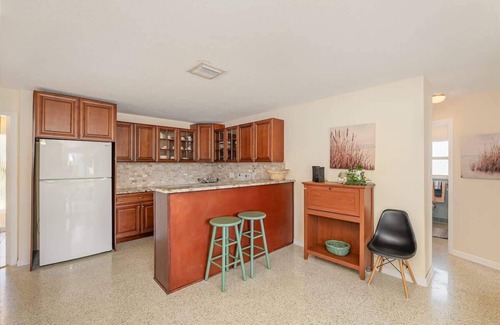 Venetian Way Casa | Waters Edge Retreat - 3b/2b Private Home on Water with Dock