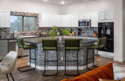 Alta Vista Estates Casa | Water Slide & Pool Basketball Court Sleeps 16