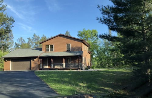 New Lisbon Casa | Waterfront, 3 acres, forest, 30mins toDells, firepit, basketball, private trails