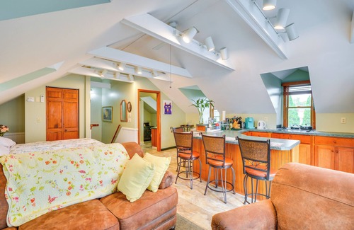 Sackets Harbor Apartamento | Water-View Balcony: Charming Lake Ontario Studio!