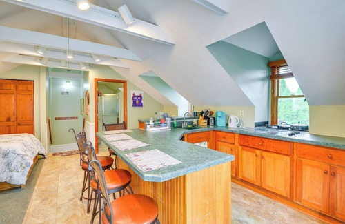 Sackets Harbor Apartamento | Water-View Balcony: Charming Lake Ontario Studio!