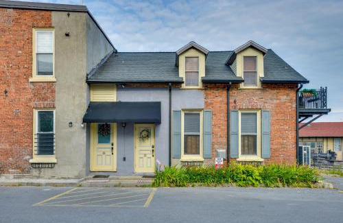 Sackets Harbor Apartamento | Water-View Balcony Charming Lake Ontario Studio!