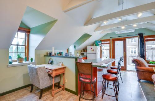Sackets Harbor Apartamento | Water-View Balcony Charming Lake Ontario Studio!