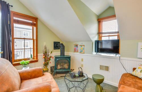 Sackets Harbor Apartamento | Water-View Balcony Charming Lake Ontario Studio!