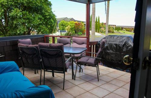Maungatapu Casa | Water View Comfort