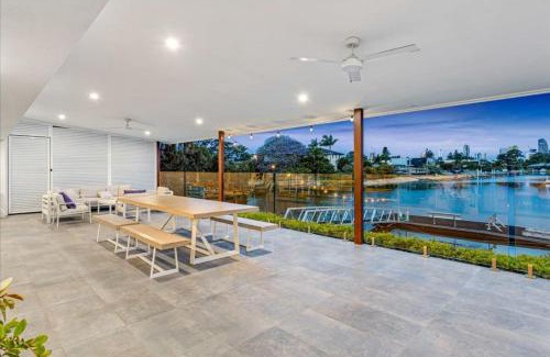 Broadbeach Waters Casa | Water View Family Getaway - WiFi, Pool, BBQ