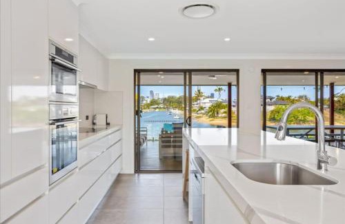 Broadbeach Waters Casa | Water View Family Getaway - WiFi, Pool, BBQ