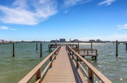 Clearwater Beach Complejo | Water View & Heated Pool - Steps to Sand, Bayview Beauty B-5