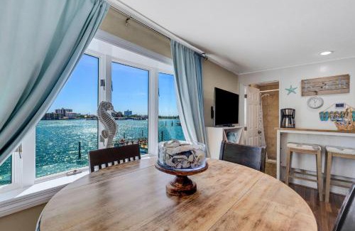 Clearwater Beach Complejo | Water View & Heated Pool - Steps to Sand, Bayview Beauty B-5