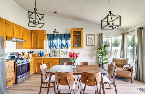 Lake Elsinore Casa | Water-View Home w/ Hot Tub in Lake Elsinore!