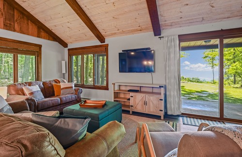 Sturgeon Bay Cabina | Water view on a bluff- Bay side with hot tub