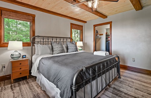 Sturgeon Bay Cabina | Water view on a bluff- Bay side with hot tub