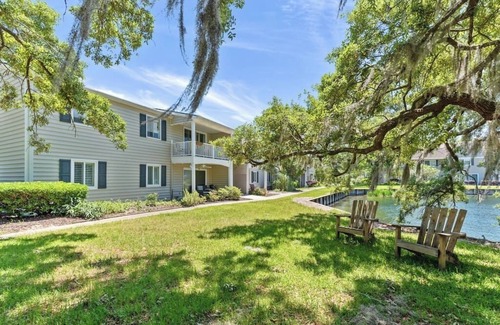 Demere Park Condominio | Water View - optional BIKES - Walk 2 Pier Village