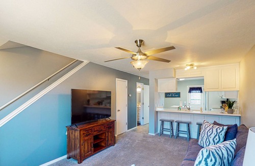 Holiday Island Casa | Water view townhouse with a washer/dryer, central AC, yard & grill