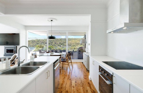 Pretty Beach Central Coast Casa | WATERS EDGE WAGSTAFFE