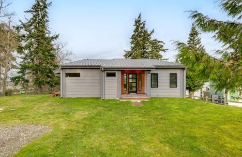 Greenbank Casa | Water Views Whidbey Island Hideaway with Deck