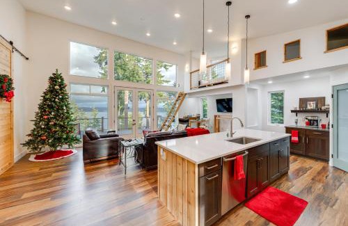 Greenbank Casa | Water Views Whidbey Island Hideaway with Deck