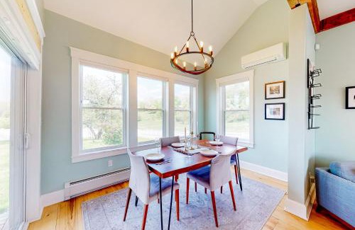Waterbury Center Casa | Waterbury-Stowe Farmhouse Units 1-3