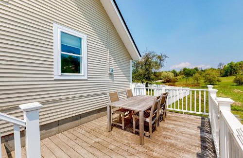 Waterbury Center Casa | Waterbury-Stowe Farmhouse Units 1-3