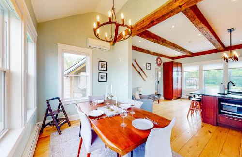 Waterbury Center Casa | Waterbury-Stowe Farmhouse Units 1-3