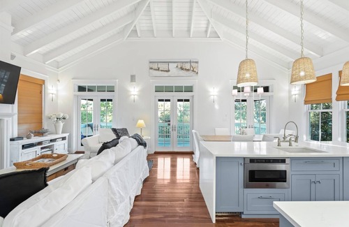 Cottage District Casa | WaterColor! Private Pool, Spa, LSV, & Bikes! Easy Walk to Seaside!