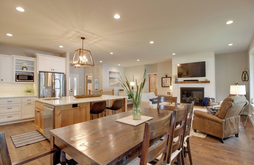 Alexandria Casa | Watercraft & Dock: Lakefront Retreat in Alexandria