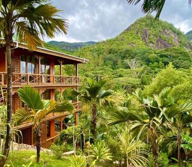 Mahe Island Cama Y Desayuno | Waterfall Accomodation