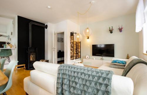 Gozd Martuljek Apartamento | Waterfall Apartment - Cozy Mountain Retreat