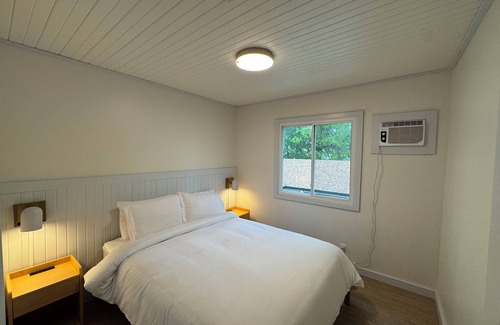 Geneva-on-the-Lake Cabaña | Waterfall Cottage