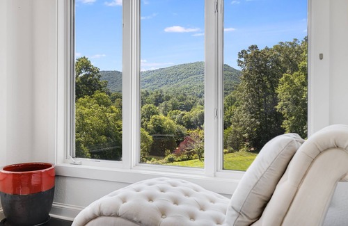 Fletcher Casa | Hermosa casa de lujo con estanque privado, jardines, 9 acres y VISTAS!