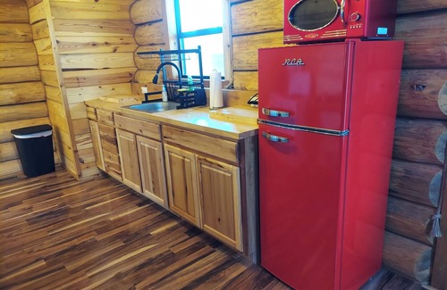 Grove Cabina | Waterfall View Cabin at White Buffalo Lodge; Family-friendly with lake access