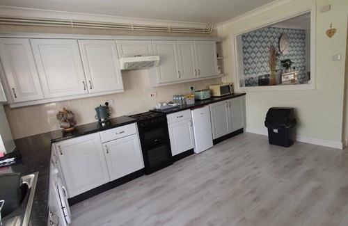 Pontneddfechan Casa | Waterfalls House - property akin Waterfall Country