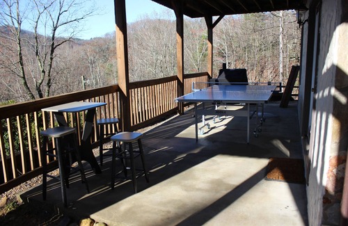 Lenoir Casa | Waterfalls Rd Cabin -Close to Downtown Blowing Rock