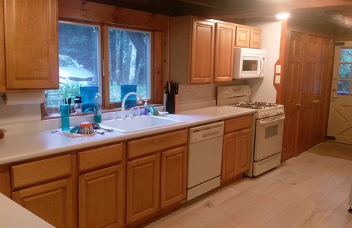 Rindge Casa | Hermosa casa de madera frente al lago ubicado en los pinos en el lago Contoocook