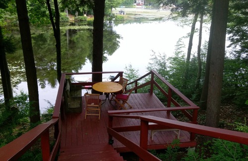 Rindge Casa | Hermosa casa de madera frente al lago ubicado en los pinos en el lago Contoocook