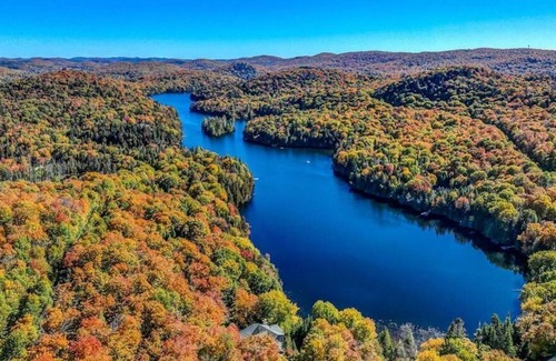 Saint-Faustin-Lac-Carre Cabaña | WATERFRONT ICONIC CHALET ON PRISTINE LAKE